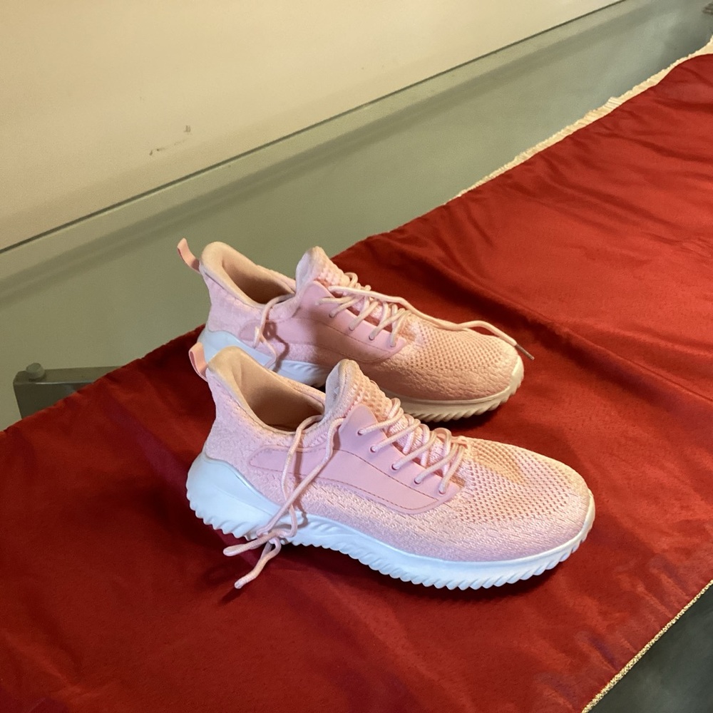 Women’s Lightweight Pink Knit Athletic Sneakers